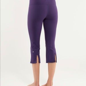 Lululemon burgundy yoga crop